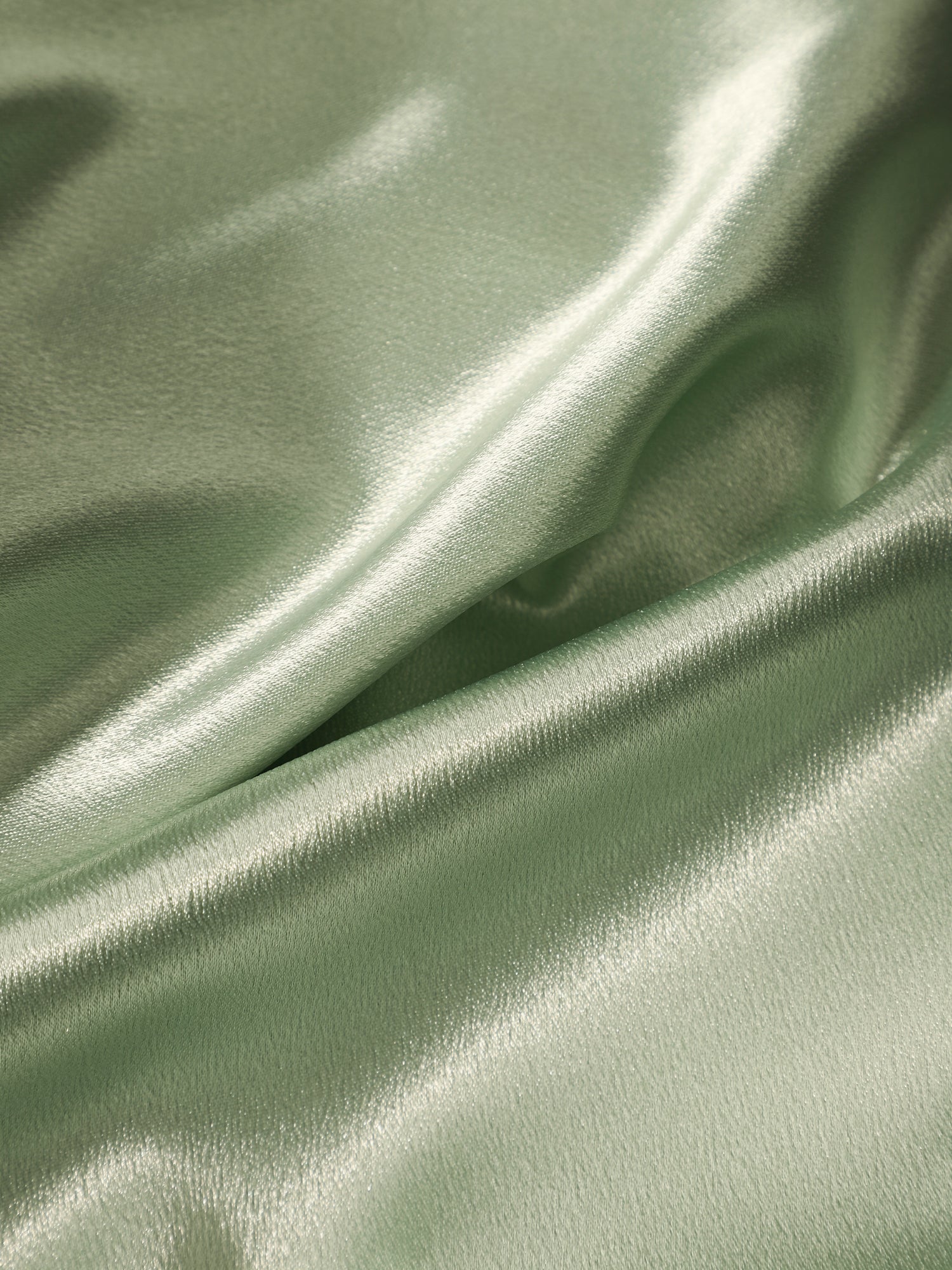 Robe A-Ligne courte en satin à bretelles fines et dos nu #Couleur_Vert sauge