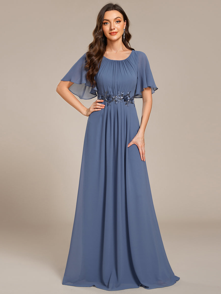 Robe de soirée trapèze à manches courtes et appliques plissées #Couleur_Marine Fume