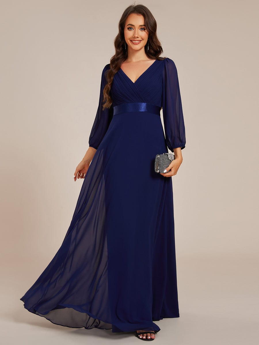 Robe de soirée trapèze taille empire en mousseline à manches longues #Couleur_Bleu Marine