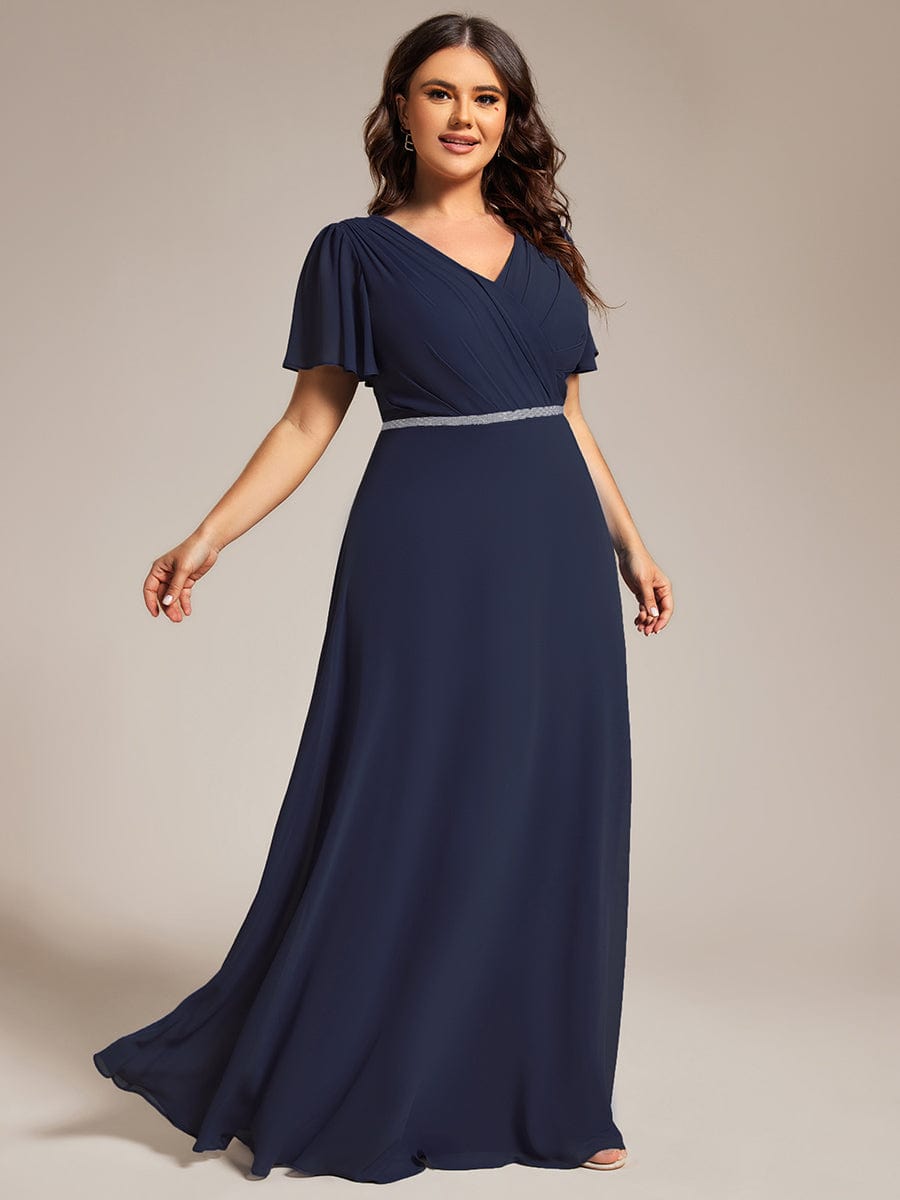 Robe de soirée plissée trapèze en mousseline de soie manches courtes et taille à sequins #Couleur_Bleu Marine