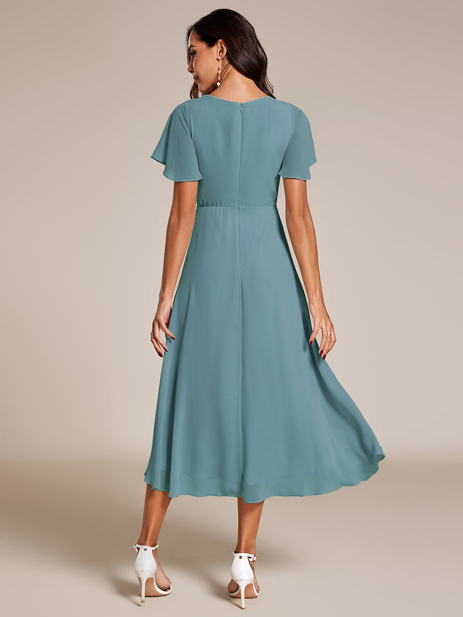 Robe D'invité De Mariage En Mousseline De Soie Mi-Longue Plissée à Manches à Volants Et Col En V #Couleur_Bleu Fume