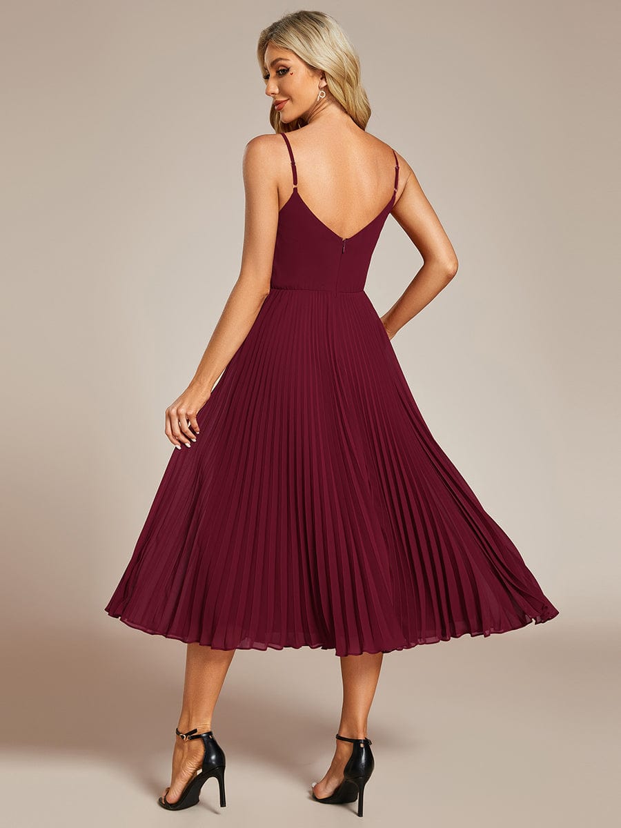 Robe d'invité de mariage dos nu plissée en mousseline de soie mi-longue avec col en V #Couleur_Bordeaux