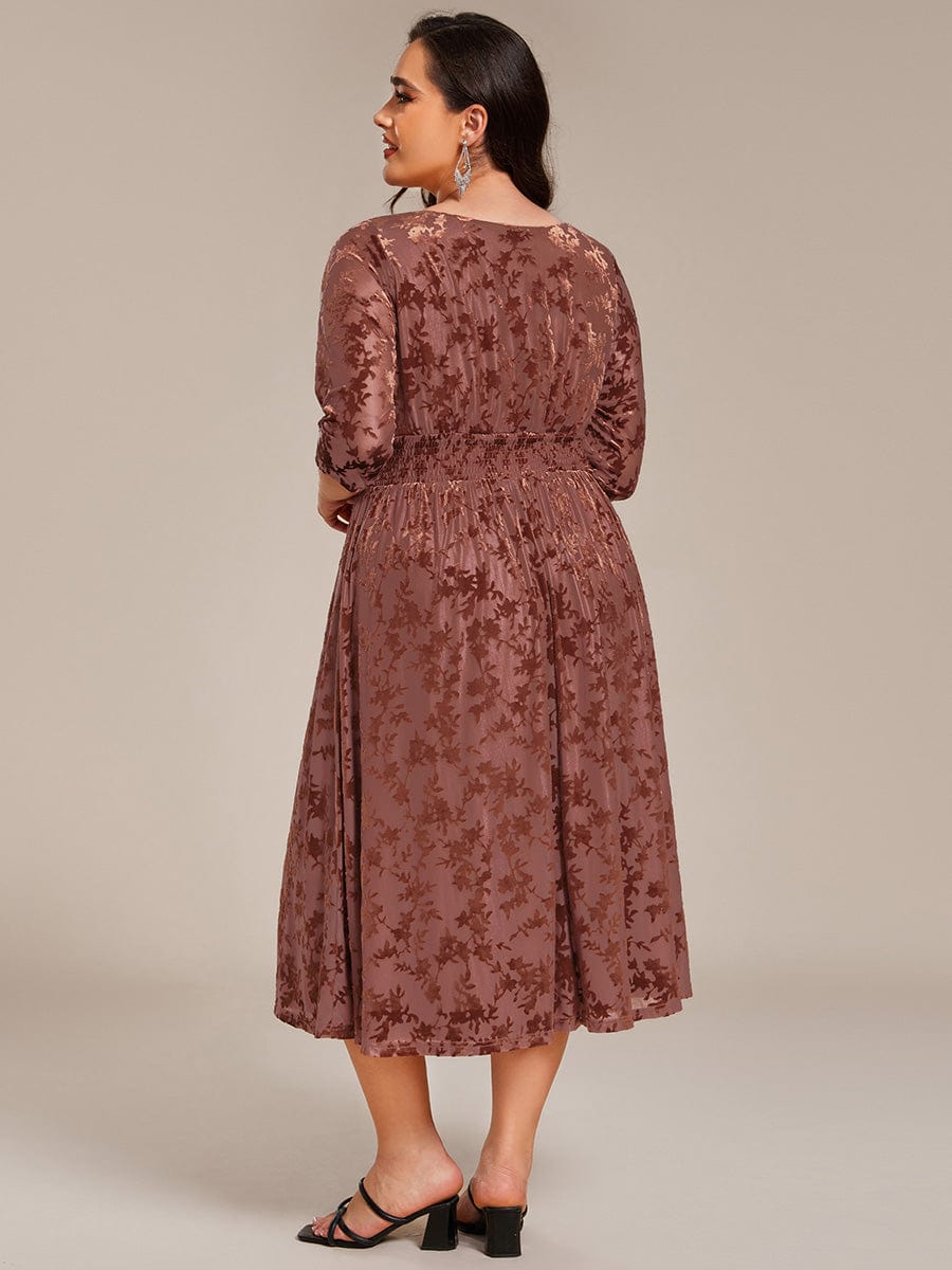 Robe d'invitée de mariage plissée à manches 3/4 en velours fleuri #Couleur_Marron