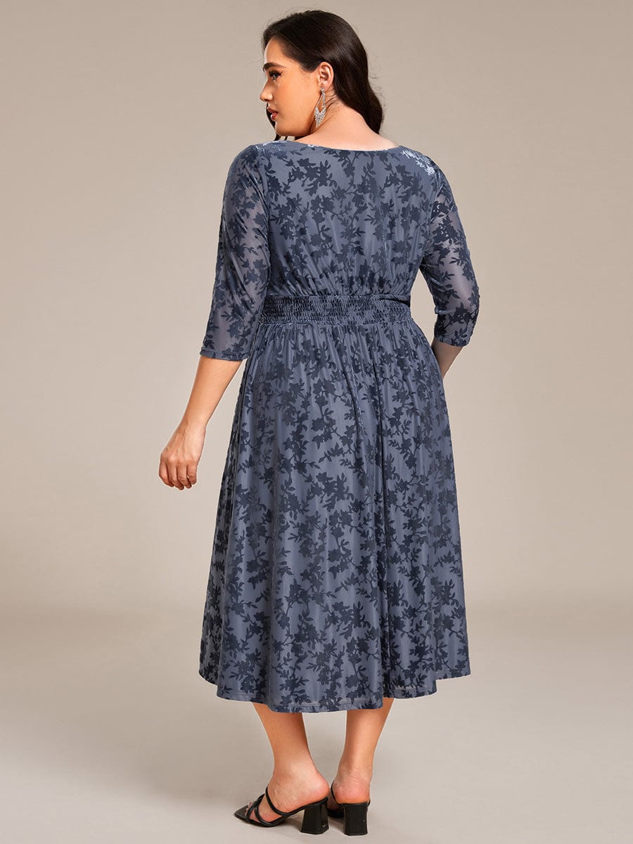 Robe d'invitée de mariage plissée à manches 3/4 en velours fleuri #Couleur_Marine Fume