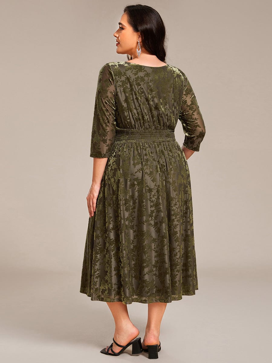 Robe d'invitée de mariage plissée à manches 3/4 en velours fleuri #Couleur_Vert Olive