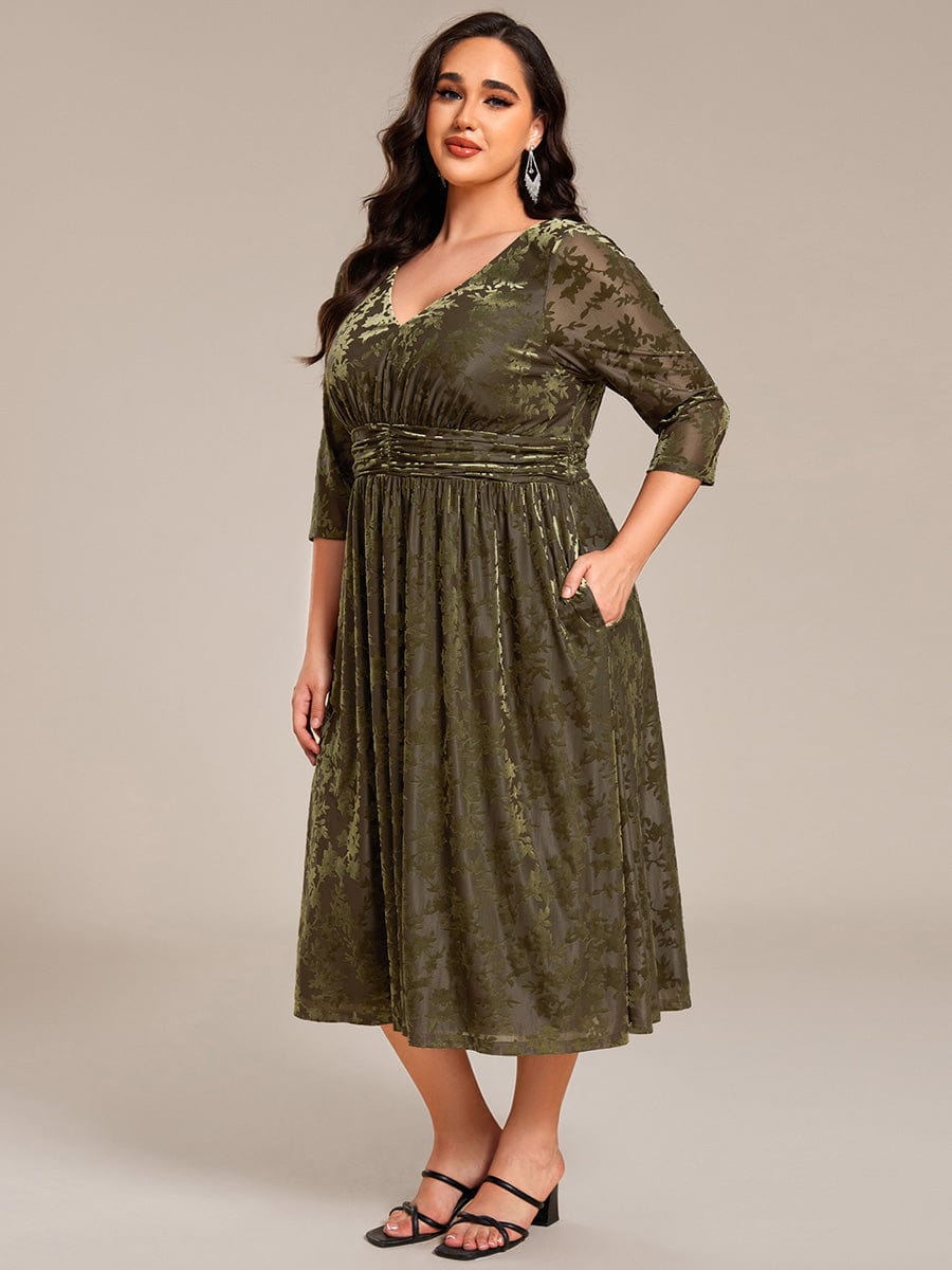 Robe d'invitée de mariage en velours fleuri à manches 3/12 grande taille #Couleur_Vert Olive