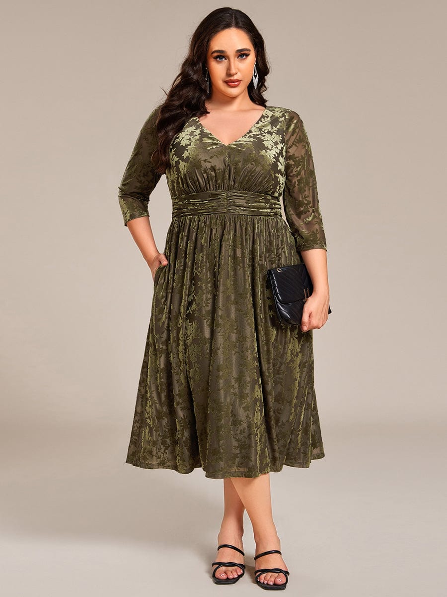 Robe d'invitée de mariage plissée à manches 3/4 en velours fleuri #Couleur_Vert Olive