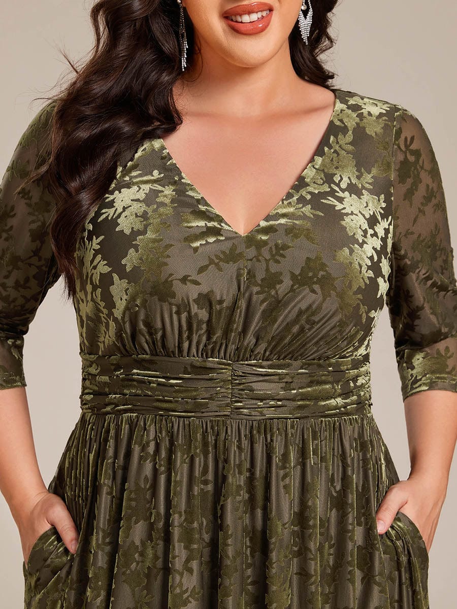 Robe d'invitée de mariage plissée à manches 3/4 en velours fleuri #Couleur_Vert Olive