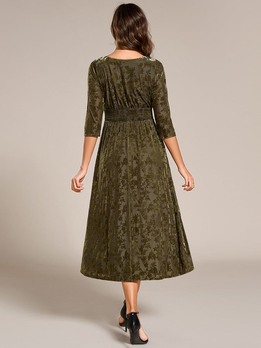 Robe d'invitée de mariage plissée à manches 3/4 en velours fleuri #Couleur_Vert Olive