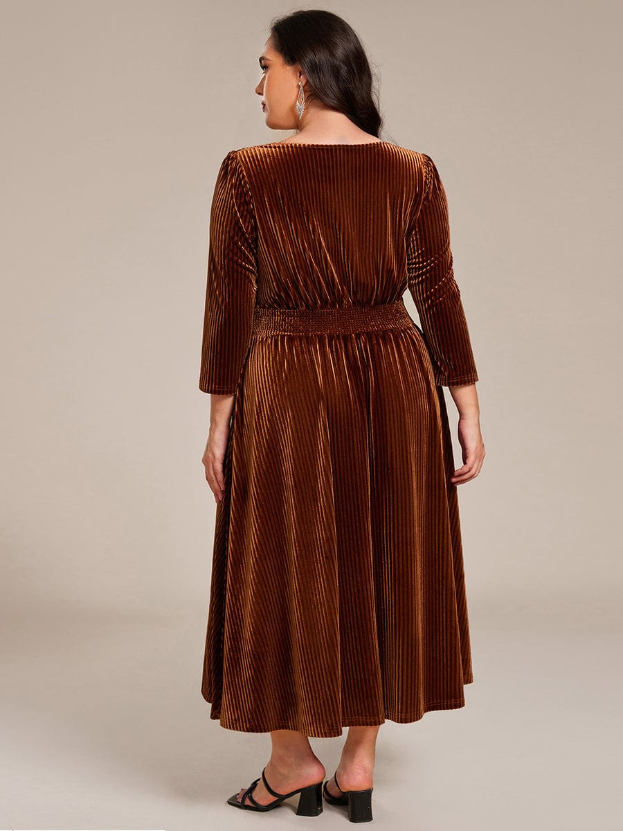 Robe d'invitée de mariage en velours plissé extensible grande taille #Couleur_Caramel