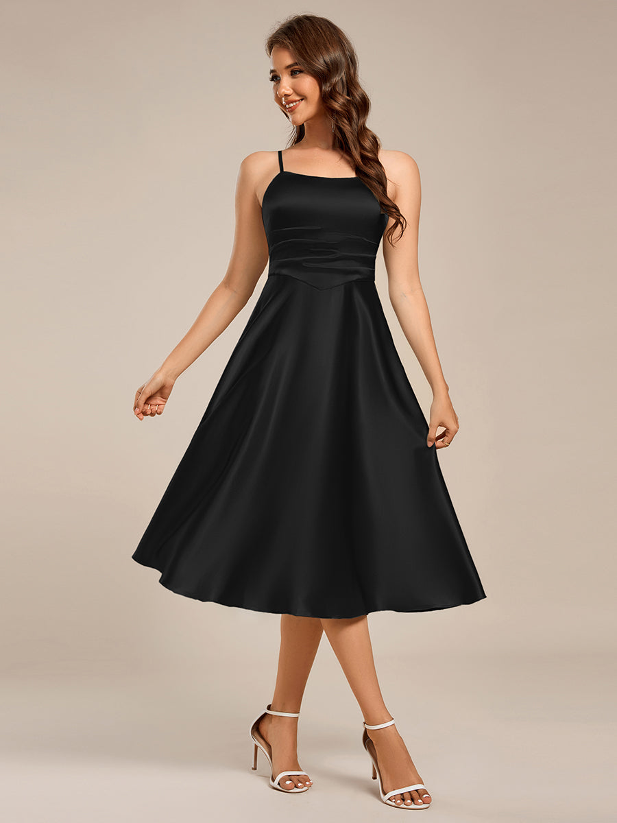 Robe d'invitée de mariage mi-longue plissée à bretelles spaghetti en satin #Couleur_Noir