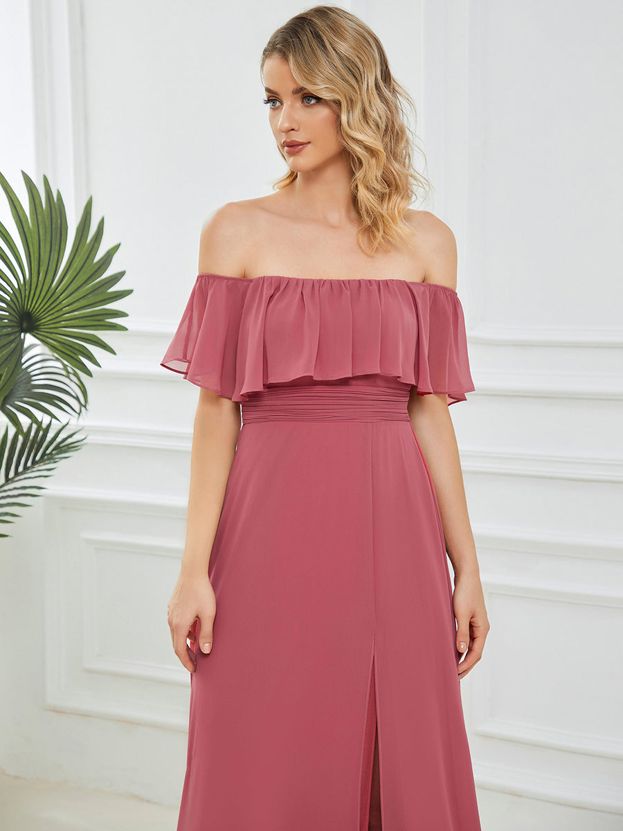 Robe de demoiselle d'honneur en mousseline à épaules dénudées et fente haute #Couleur_Rose corail