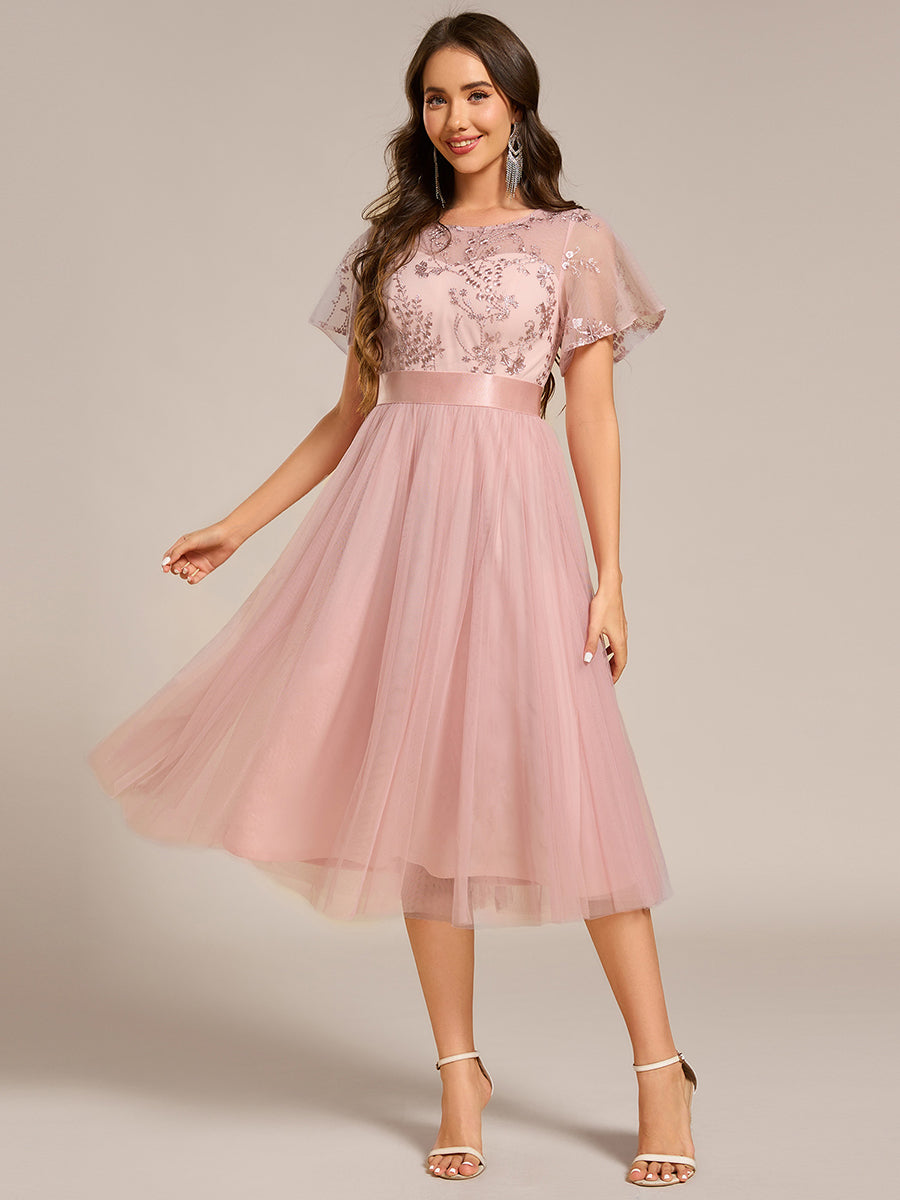 Robe d'invité mi-longue en résille à manches courtes #Couleur_ #Couleur_Rose