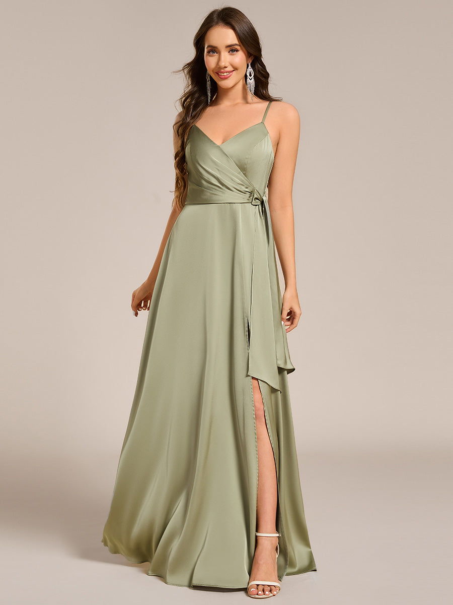 Robe de demoiselle d'honneur fendue en satin à bretelles #Couleur_ #Couleur_Vert sauge