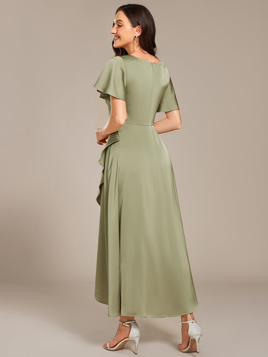 Robe de demoiselle d'honneur élégante en satin à volants et coupe trapèze #Couleur_Vert sauge