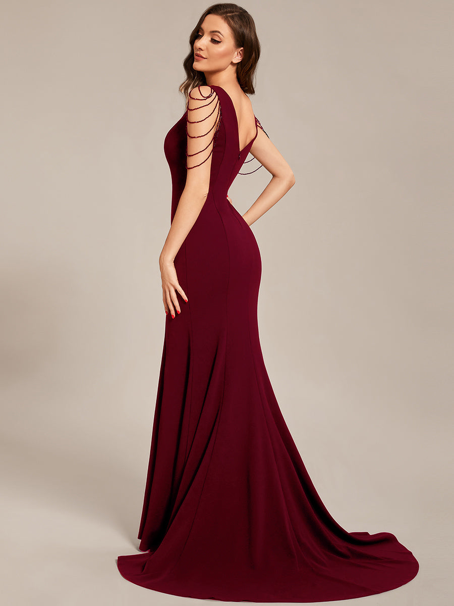 Robe de bal moulante en crêpe extensible à col en V et fente haute sur le devant #Couleur_Bordeaux