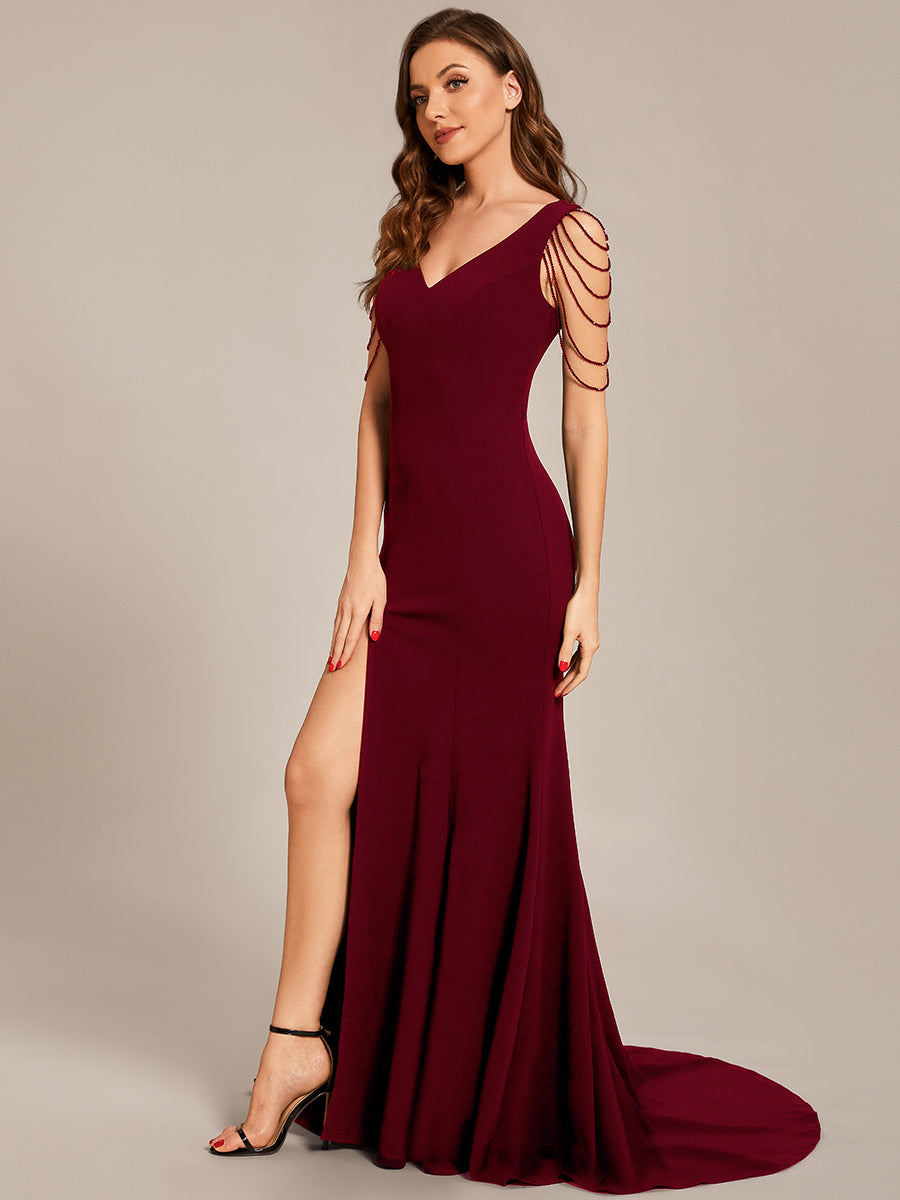 Robe de bal moulante en crêpe extensible à col en V et fente haute sur le devant #Couleur_Bordeaux