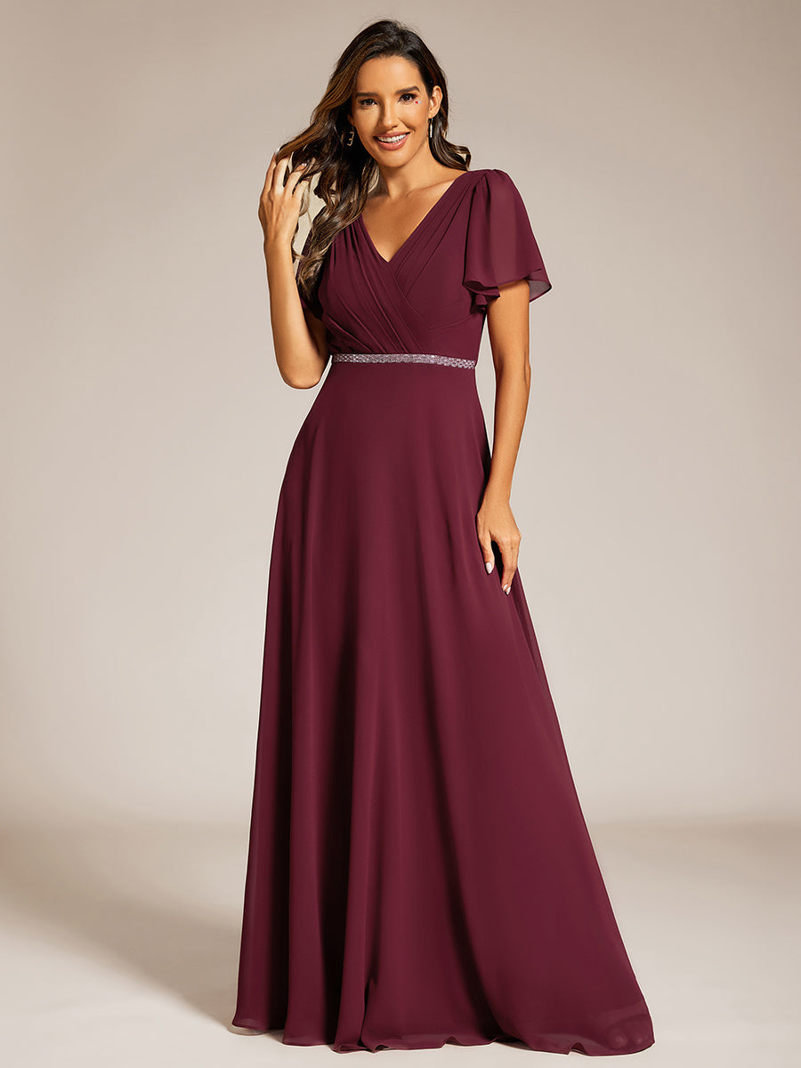 Robe de soirée plissée trapèze en mousseline de soie manches courtes et taille à sequins #Couleur_Bordeaux