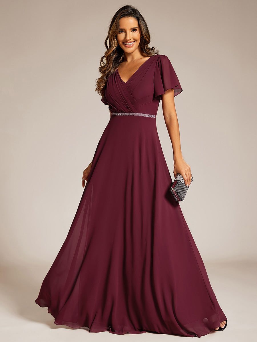 Robe de soirée plissée trapèze en mousseline de soie manches courtes et taille à sequins #Couleur_Bordeaux