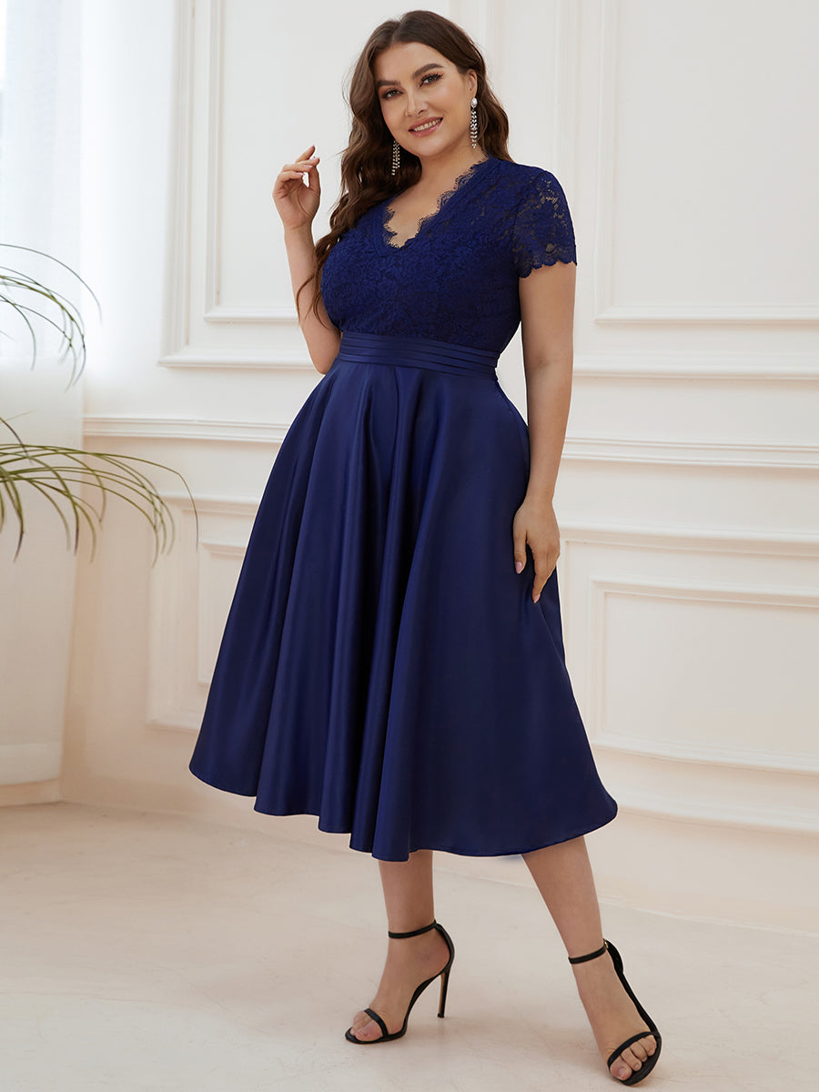 Robe de cocktail mi-longue en dentelle à manches longues et col en V de grande taille #Couleur_Bleu Marine