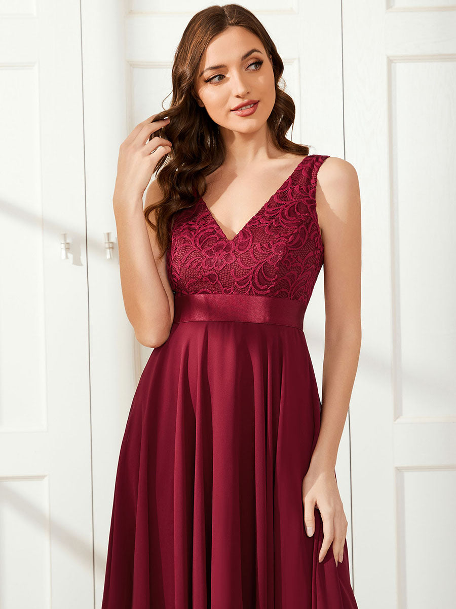 Robe mariage invitée en dentelle à col en V mi-longue fluide #Couleur_Bordeaux